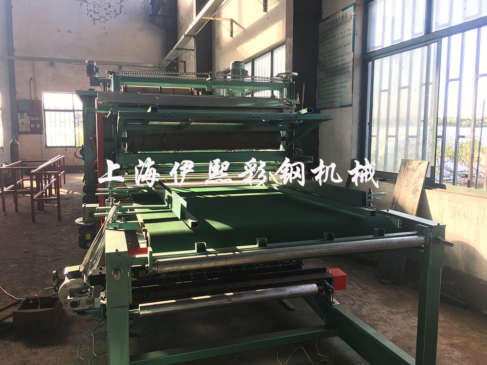 彩鋼泡沫板夾芯復合機