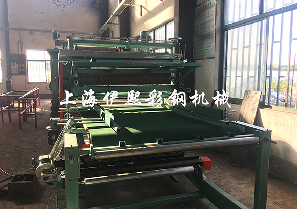 彩鋼泡沫板夾芯復合機